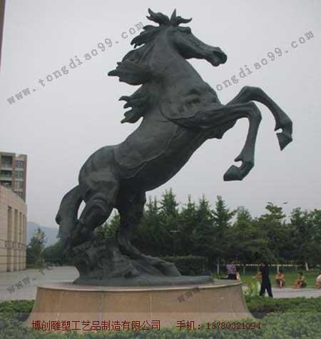 铜雕骏马