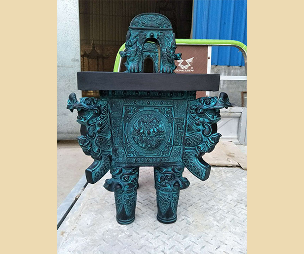 青铜鼎